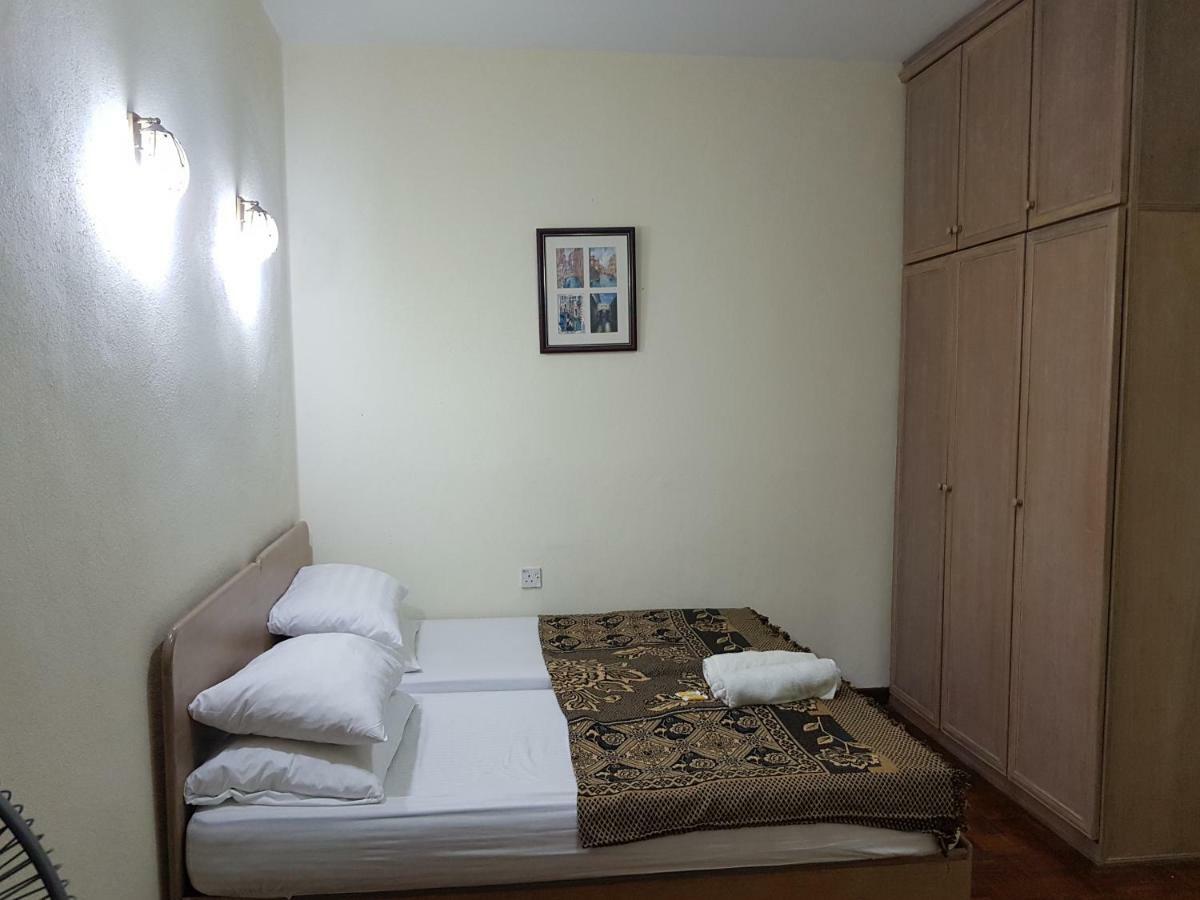 Home Stay Bayu Emas Appartment, Batu Feringgi Exterior foto