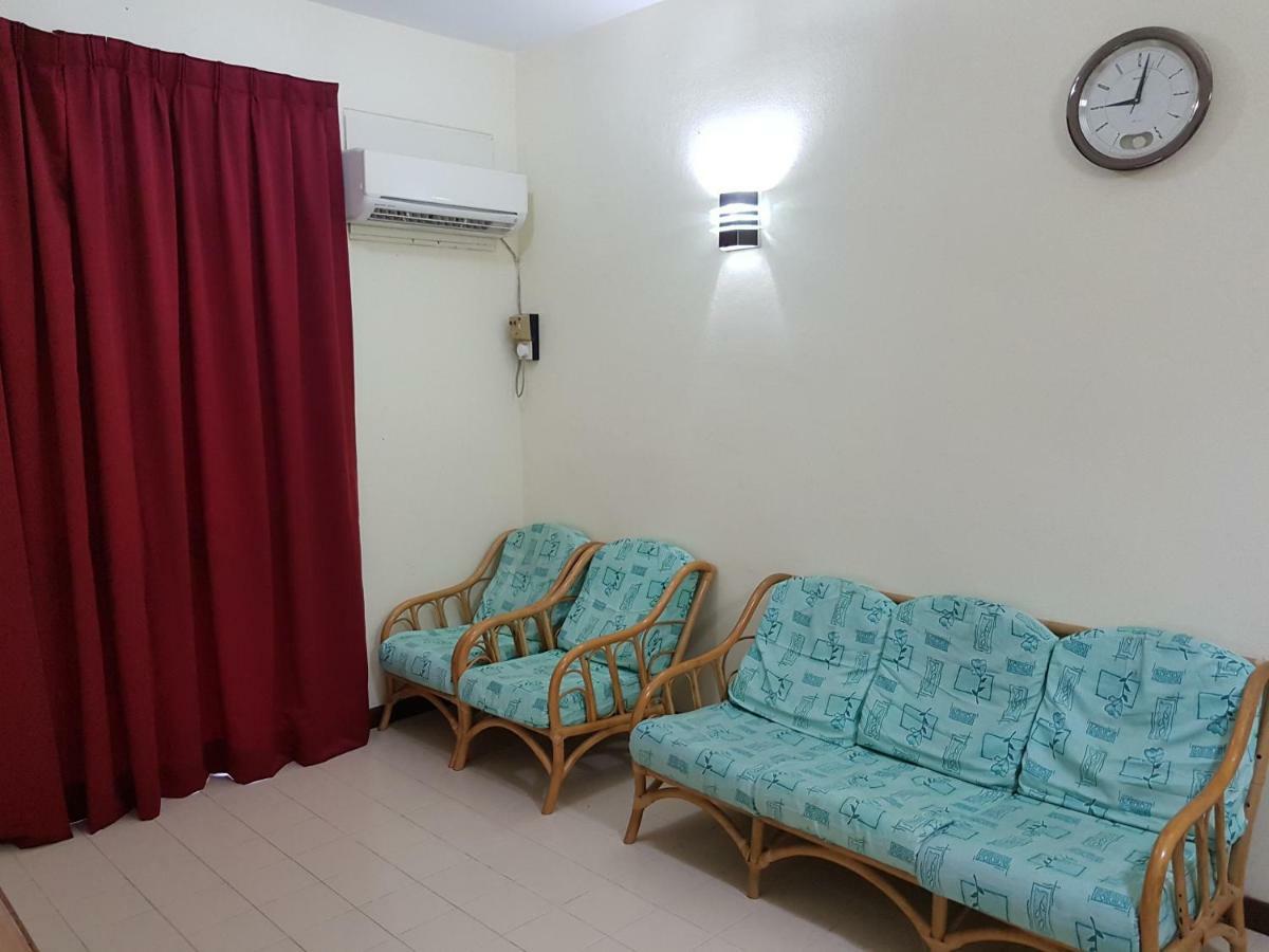 Home Stay Bayu Emas Appartment, Batu Feringgi Exterior foto
