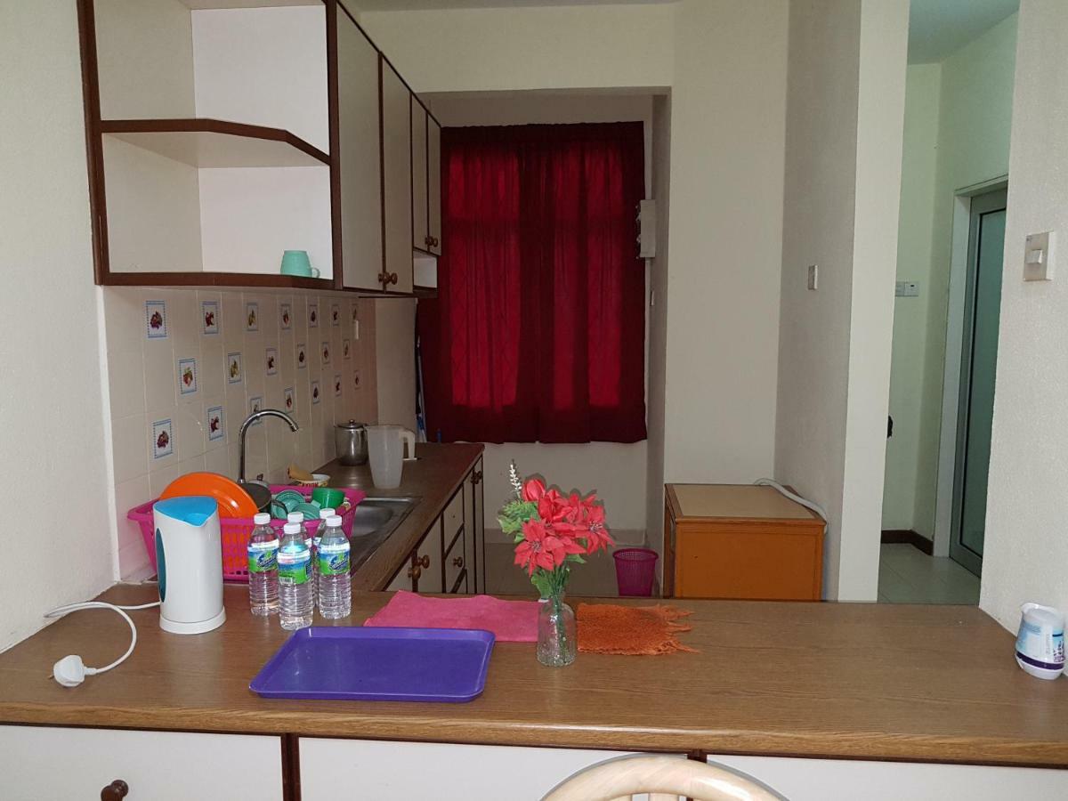 Home Stay Bayu Emas Appartment, Batu Feringgi Exterior foto