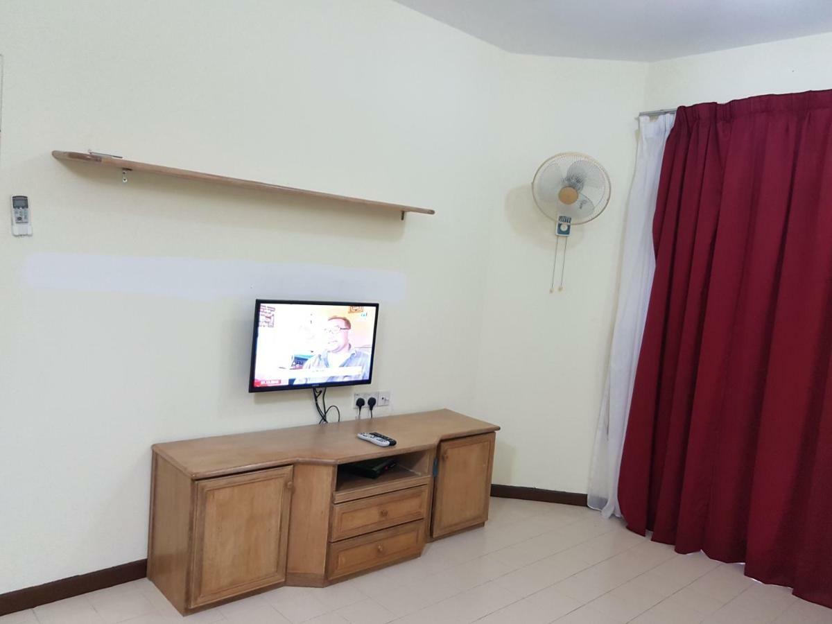 Home Stay Bayu Emas Appartment, Batu Feringgi Exterior foto