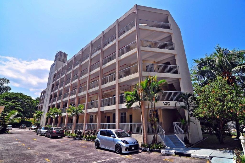 Home Stay Bayu Emas Appartment, Batu Feringgi Exterior foto